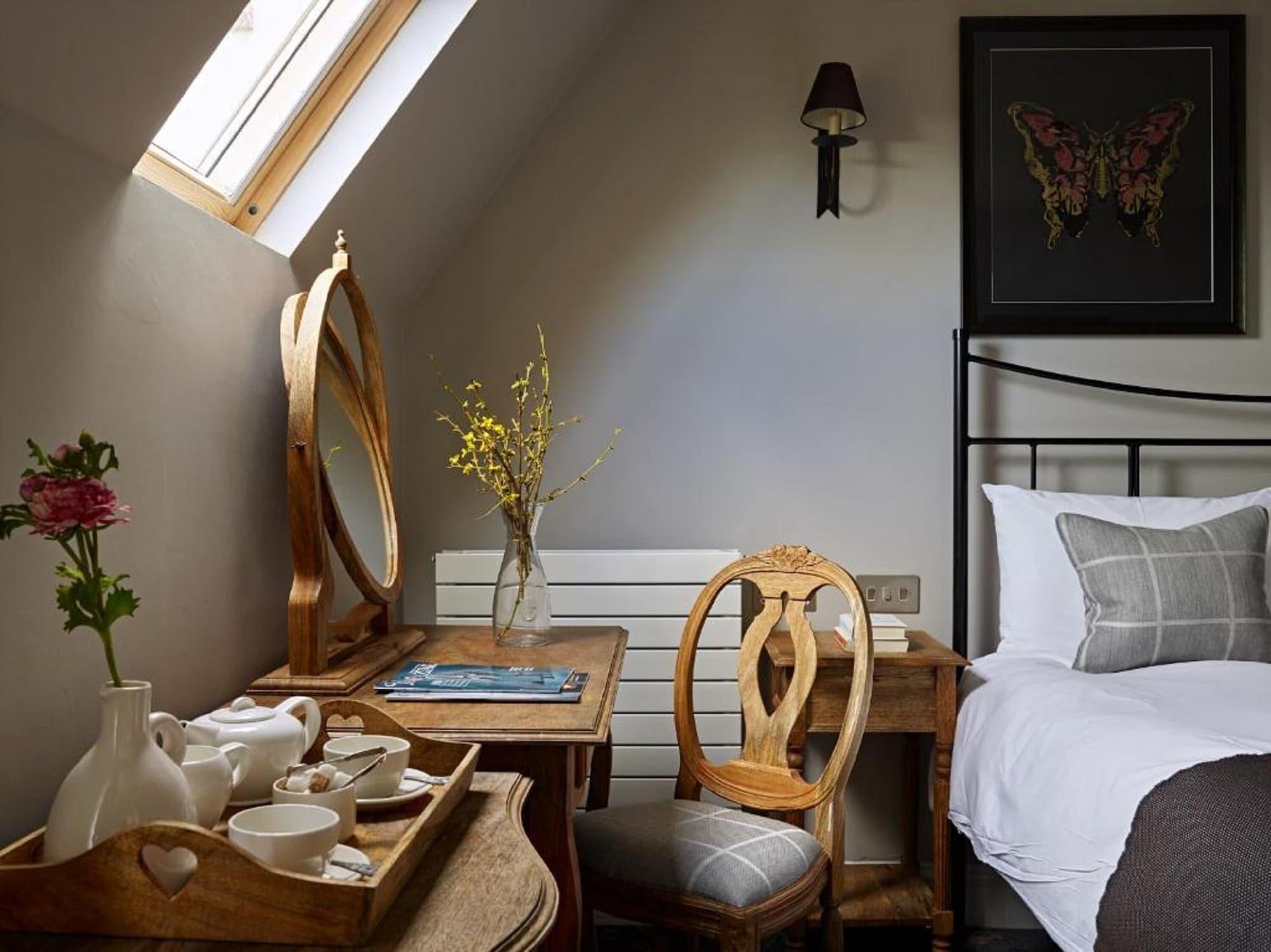 Cotswold Grange Bed & Breakfast Cheltenham Ngoại thất bức ảnh A room at The Old Inn