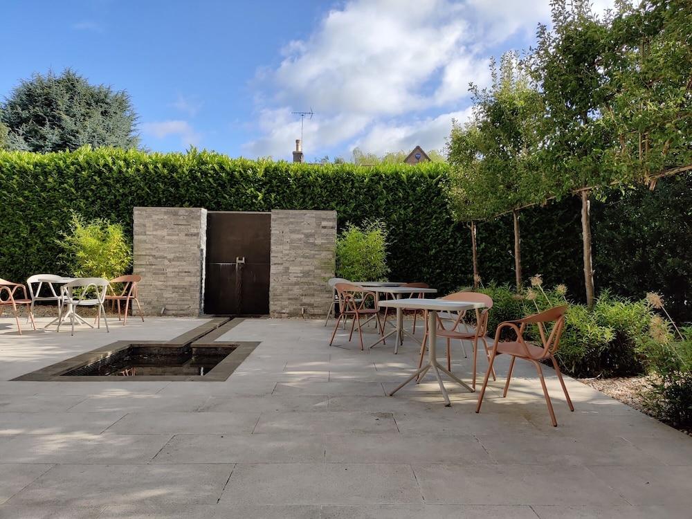 Cotswold Grange Bed & Breakfast Cheltenham Ngoại thất bức ảnh The garden of the Centre for Contemporary Learning