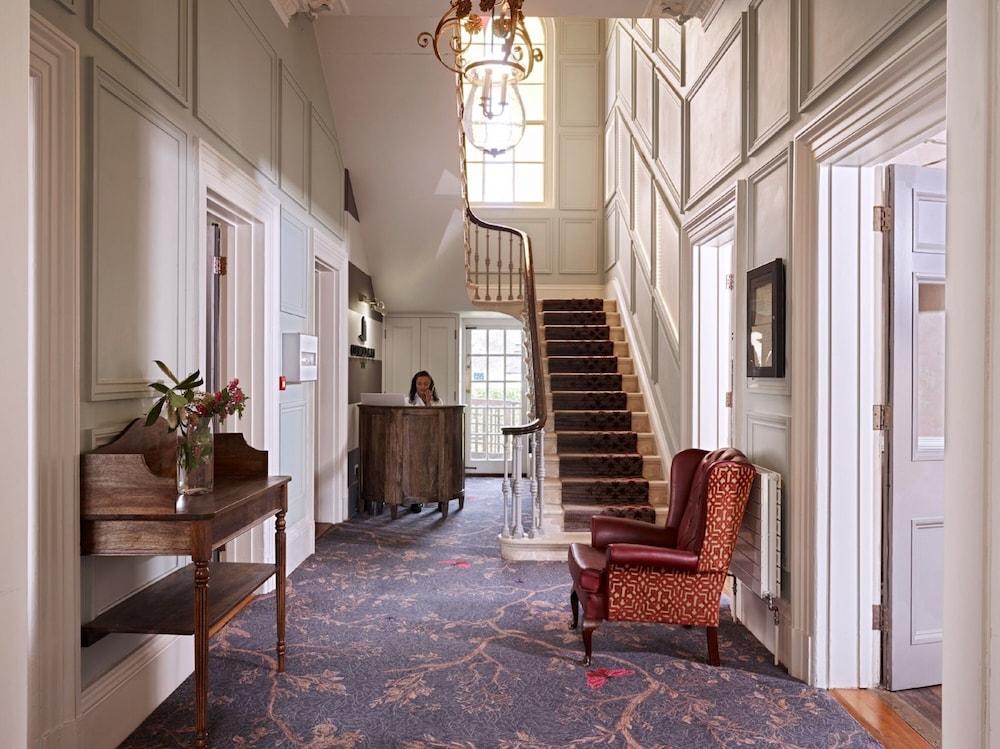 Cotswold Grange Bed & Breakfast Cheltenham Ngoại thất bức ảnh The interior of the hotel