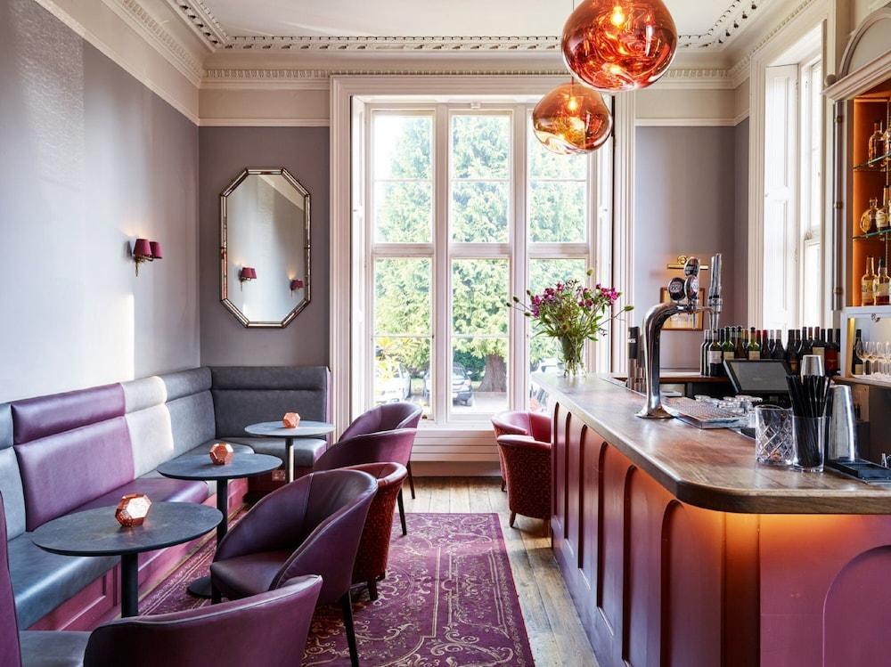 Cotswold Grange Bed & Breakfast Cheltenham Ngoại thất bức ảnh The bar at the 2018 refurbishment