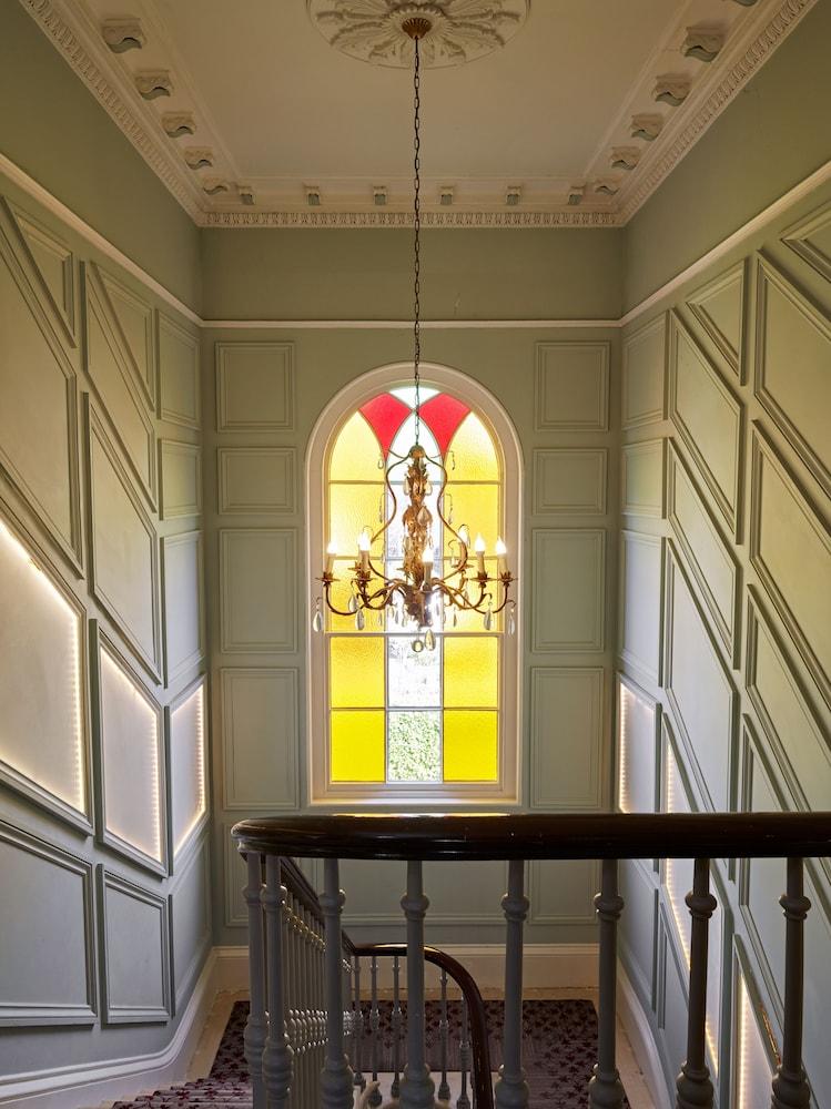 Cotswold Grange Bed & Breakfast Cheltenham Ngoại thất bức ảnh The staircase