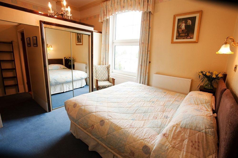Cotswold Grange Bed & Breakfast Cheltenham Ngoại thất bức ảnh A bedroom at the hotel