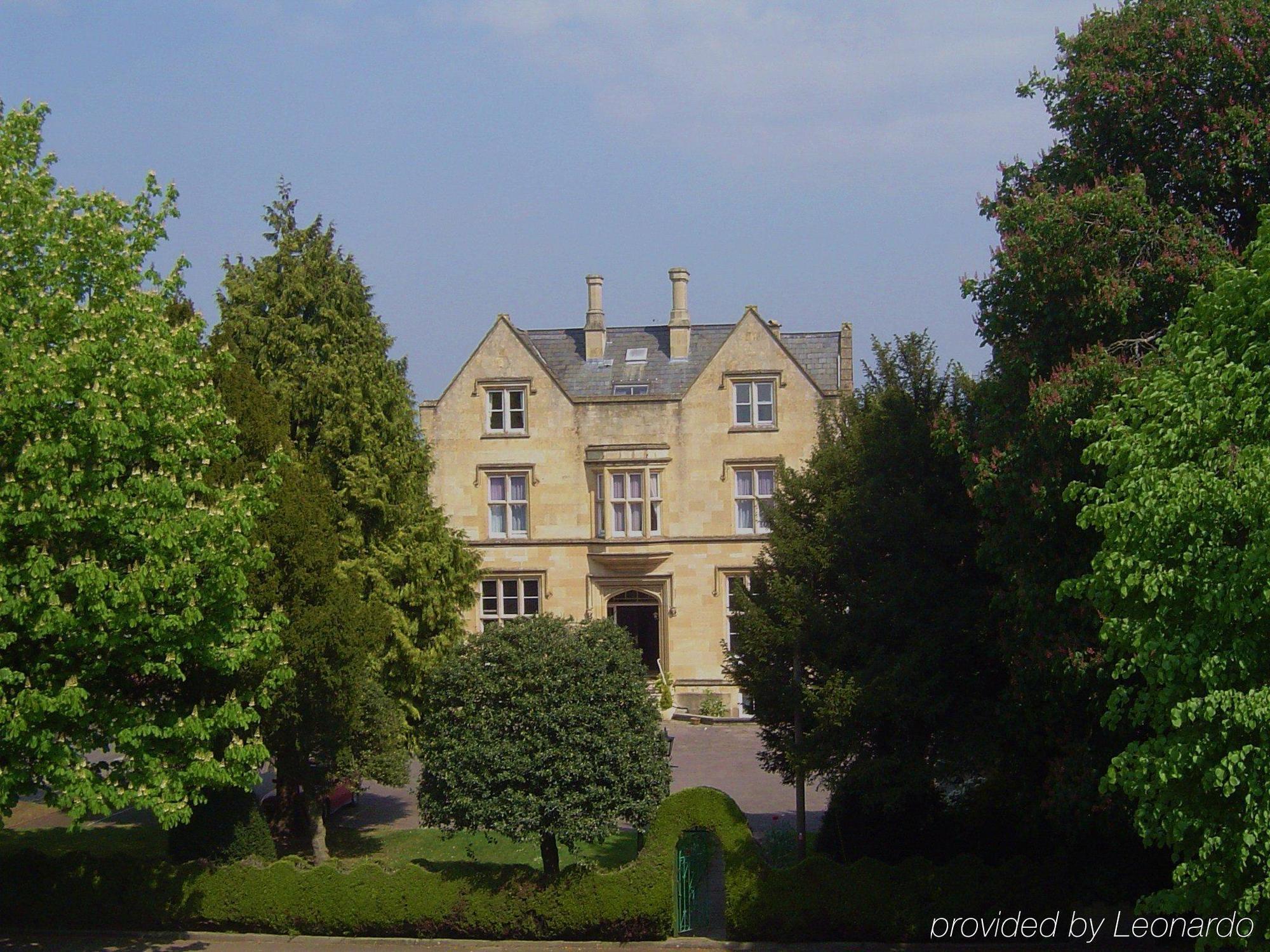 Cotswold Grange Bed & Breakfast Cheltenham Ngoại thất bức ảnh The former school buildings