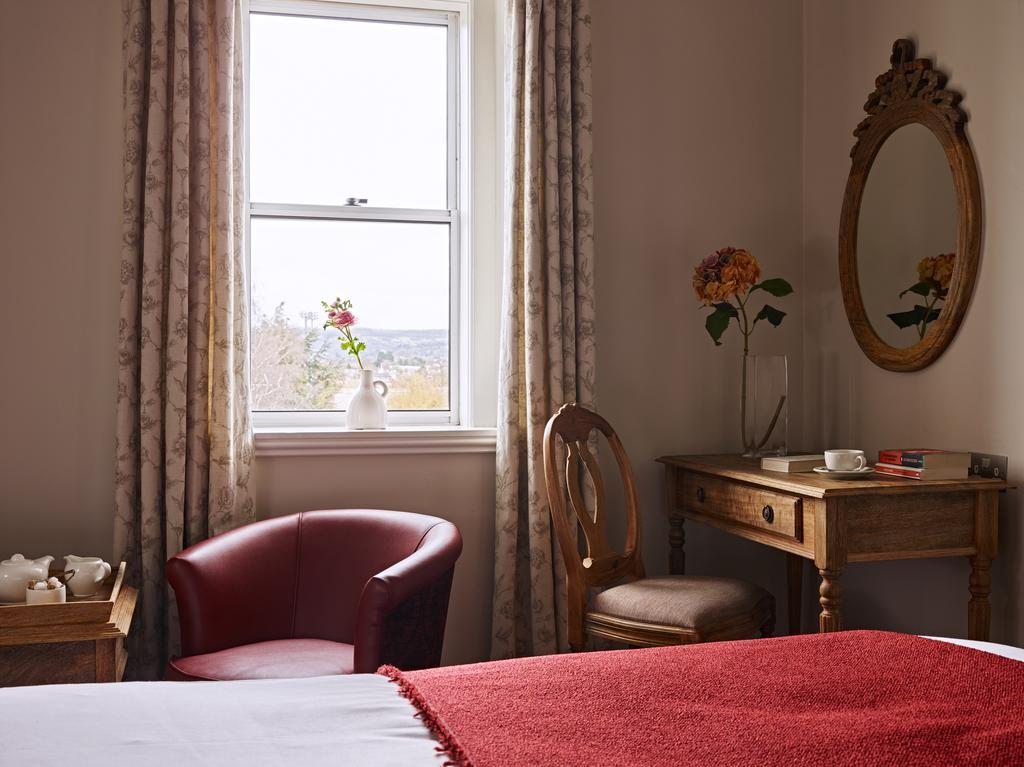 Cotswold Grange Bed & Breakfast Cheltenham Ngoại thất bức ảnh A bedroom at the hotel
