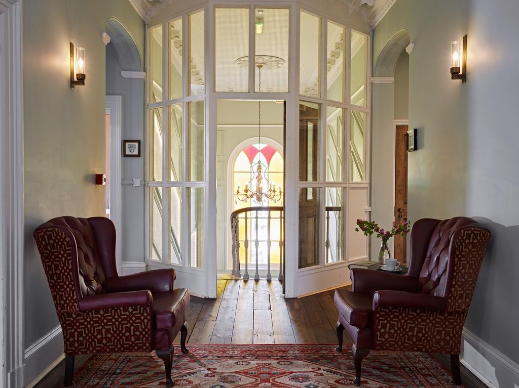 Cotswold Grange Bed & Breakfast Cheltenham Ngoại thất bức ảnh The entrance to the hotel