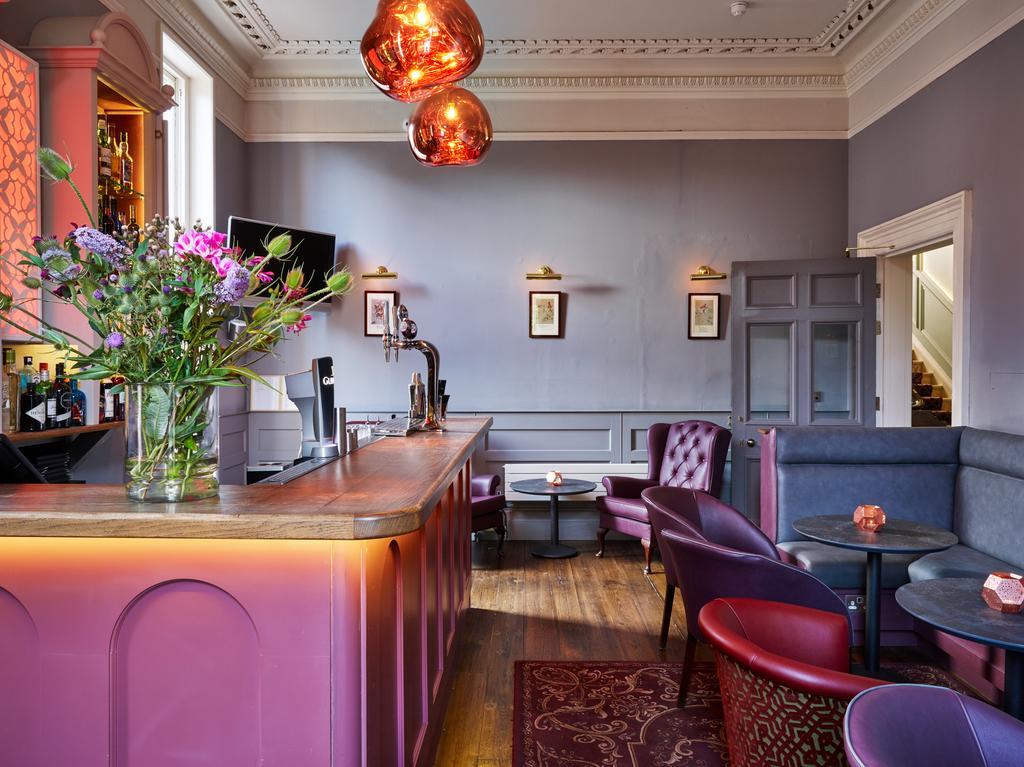 Cotswold Grange Bed & Breakfast Cheltenham Ngoại thất bức ảnh The bar at the hotel