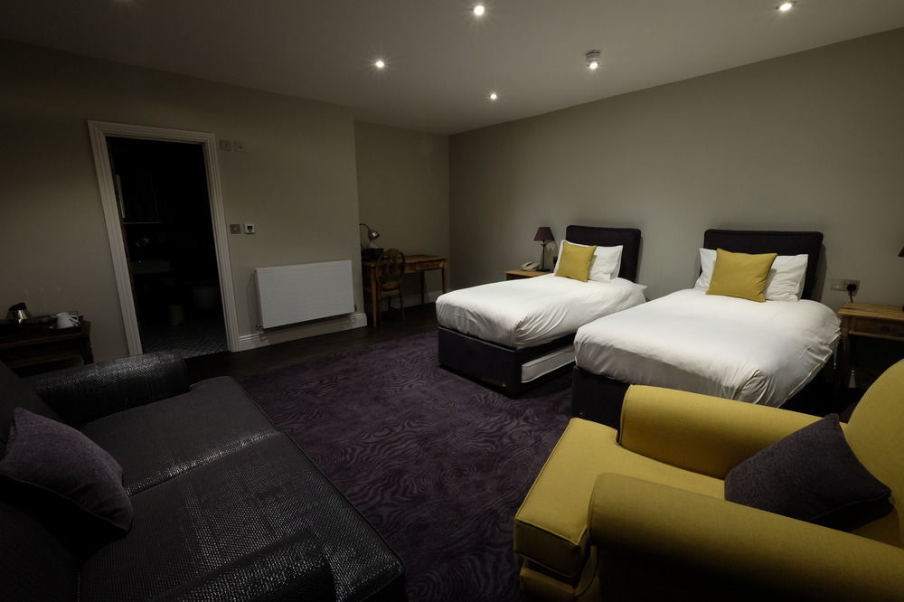 Cotswold Grange Bed & Breakfast Cheltenham Ngoại thất bức ảnh A room at the hotel