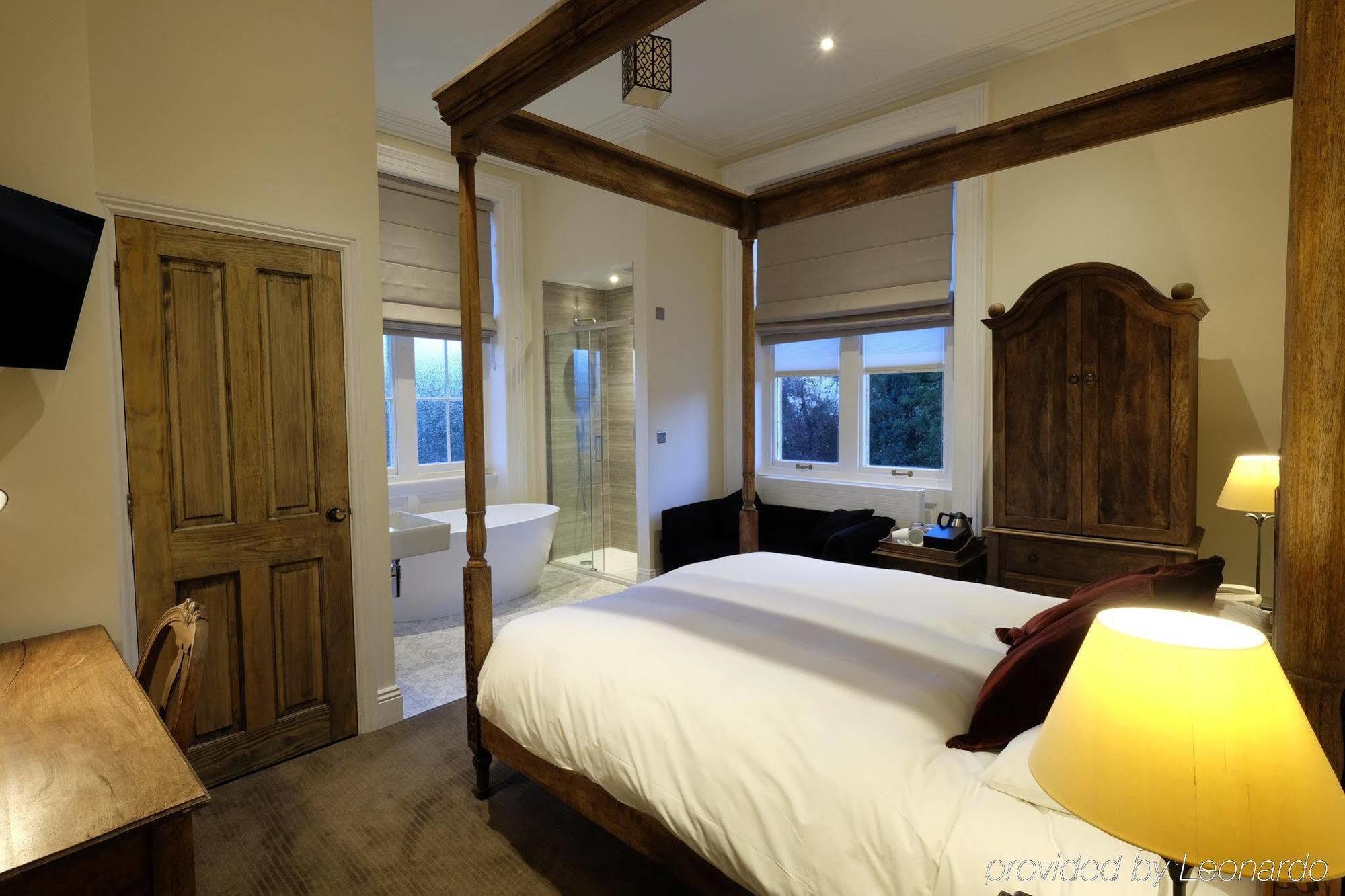 Cotswold Grange Bed & Breakfast Cheltenham Ngoại thất bức ảnh A bedroom at the hotel