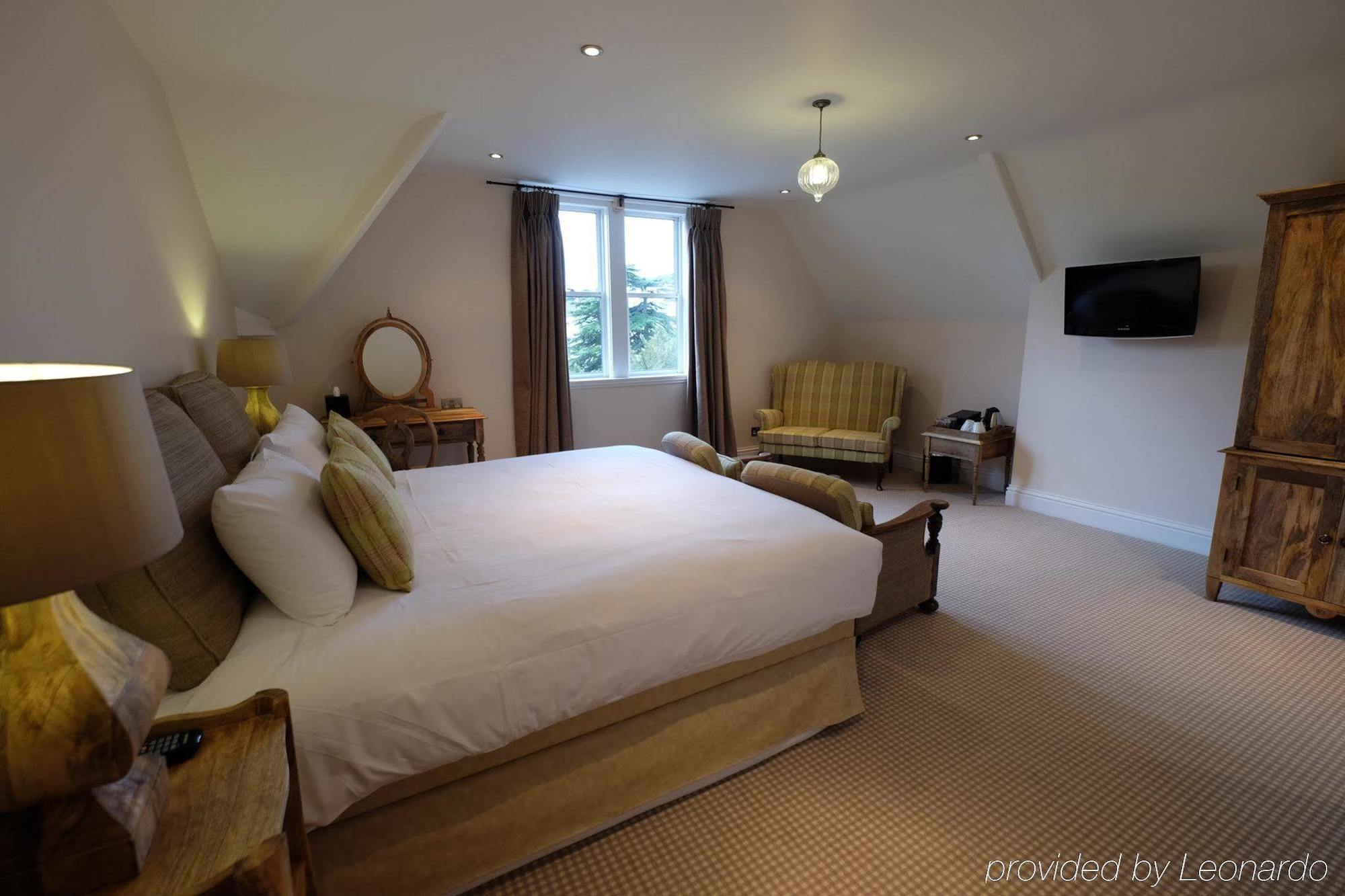 Cotswold Grange Bed & Breakfast Cheltenham Ngoại thất bức ảnh A bedroom at The Old parsonage