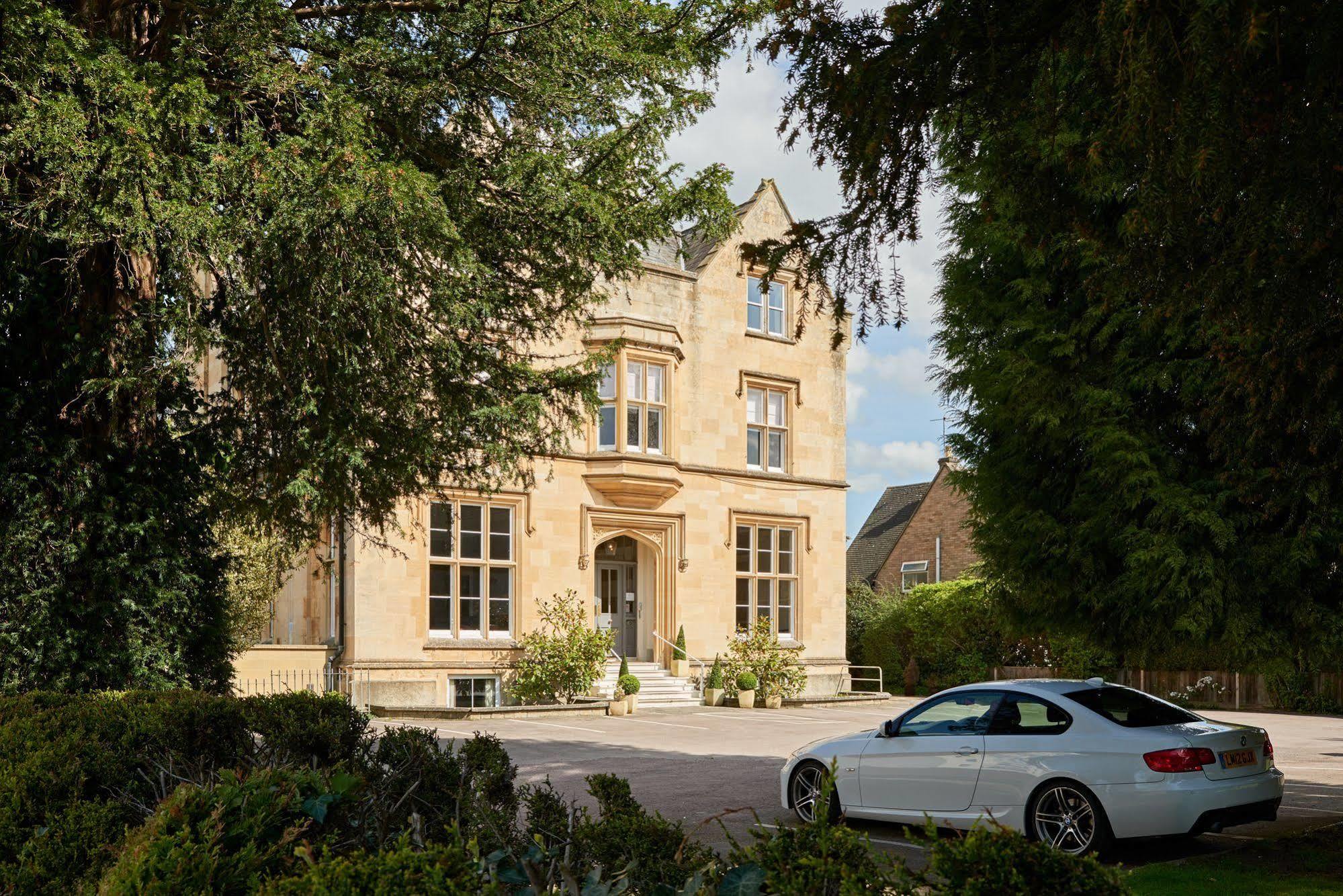 Cotswold Grange Bed & Breakfast Cheltenham Ngoại thất bức ảnh The former school house